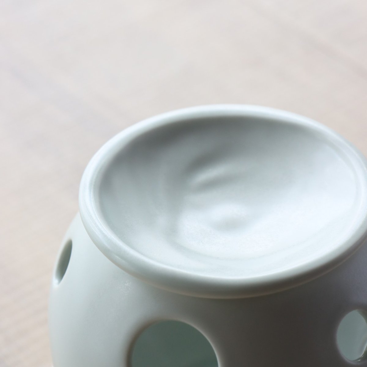 手作り陶器　長方形の透し彫り茶香炉♡ ほうじ茶つき　T-8 ハンドメイド 茶香炉 マットブラック/ホワイト | 和食器通販 有田焼 山忠｜おしゃれ