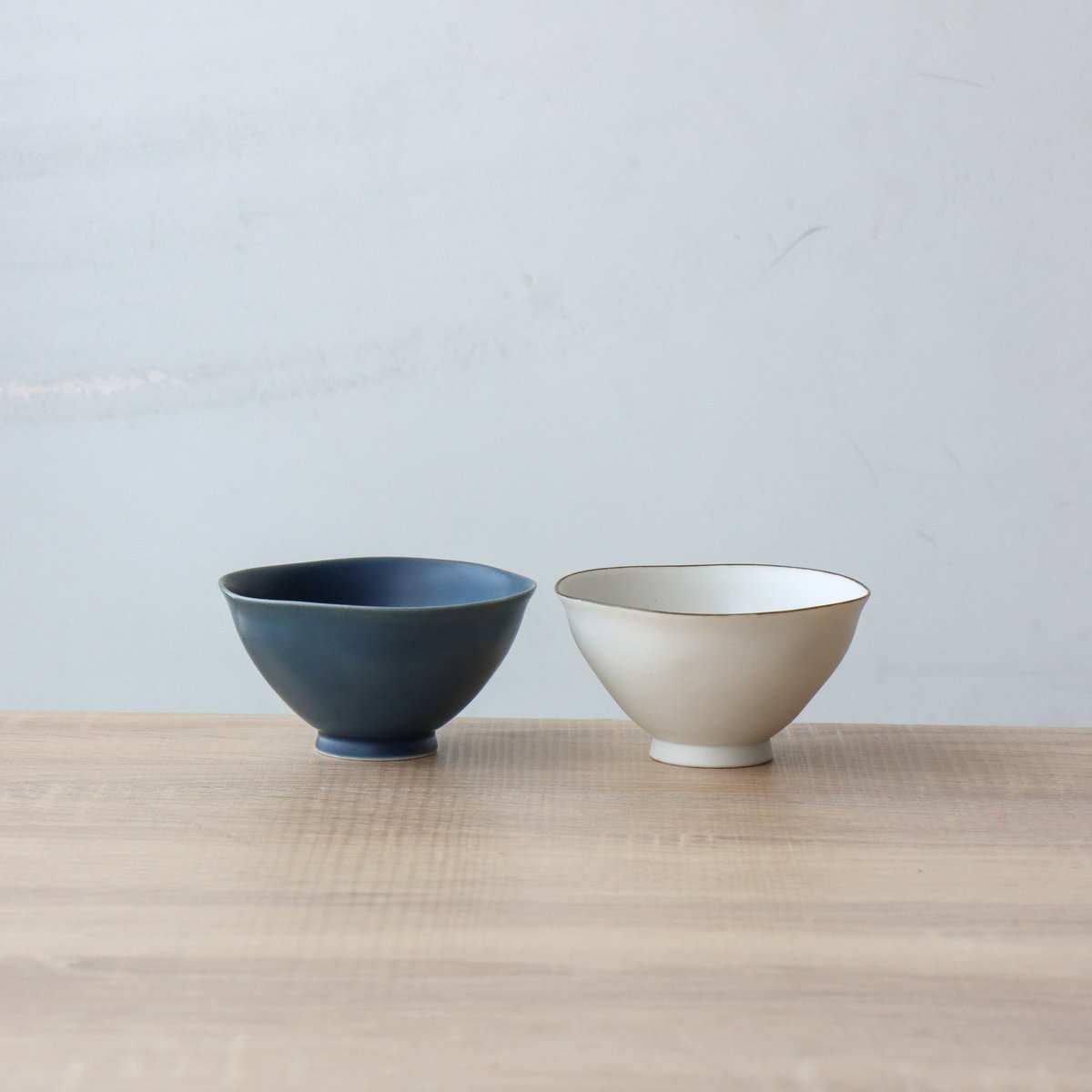 有田焼　陶祥窯　お茶碗　ペア　手びねり 有田焼 ペア茶碗セット 黒サビ絞り＆スノー ご飯茶碗【山忠】ごはん