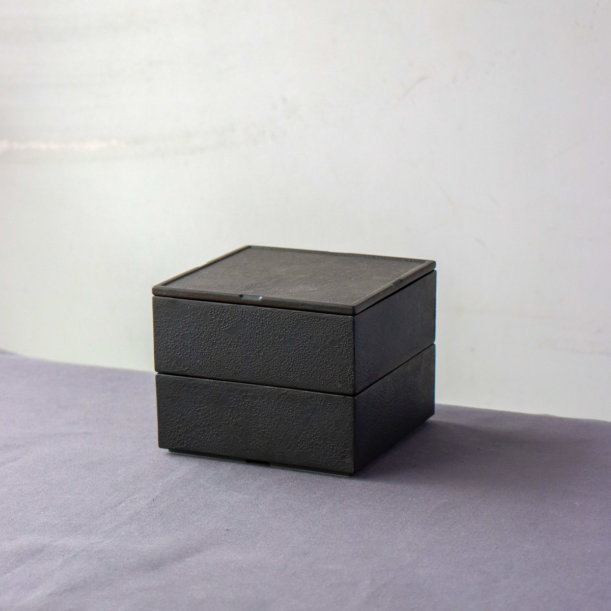 泡化粧 二段正角陶箱 白/黒 | 和食器通販 有田焼 山忠｜おしゃれ