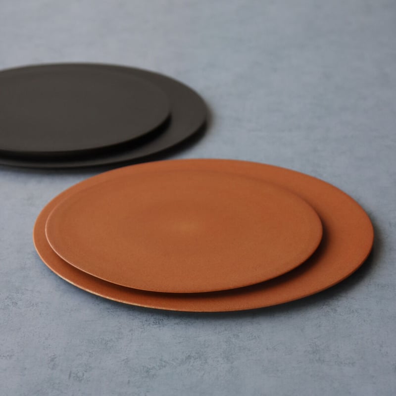 フラットプレート 墨黒/銀朱 | 和食器通販 有田焼 山忠｜おしゃれで