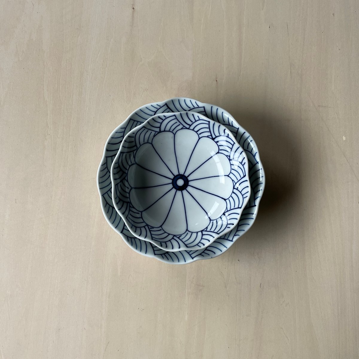 菊割青海波深皿 12.5cm/15cm | 和食器通販 有田焼 山忠｜おしゃれで