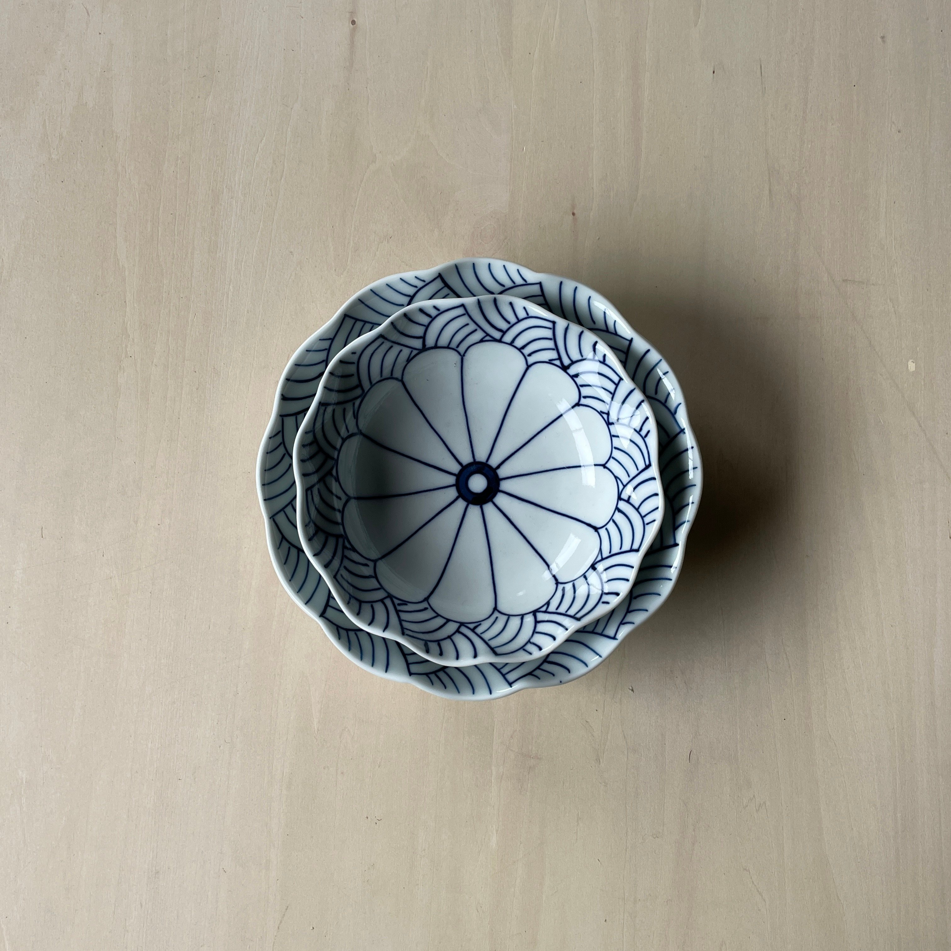 菊割青海波深皿 12.5cm/15cm | 和食器通販 有田焼 山忠｜おしゃれで