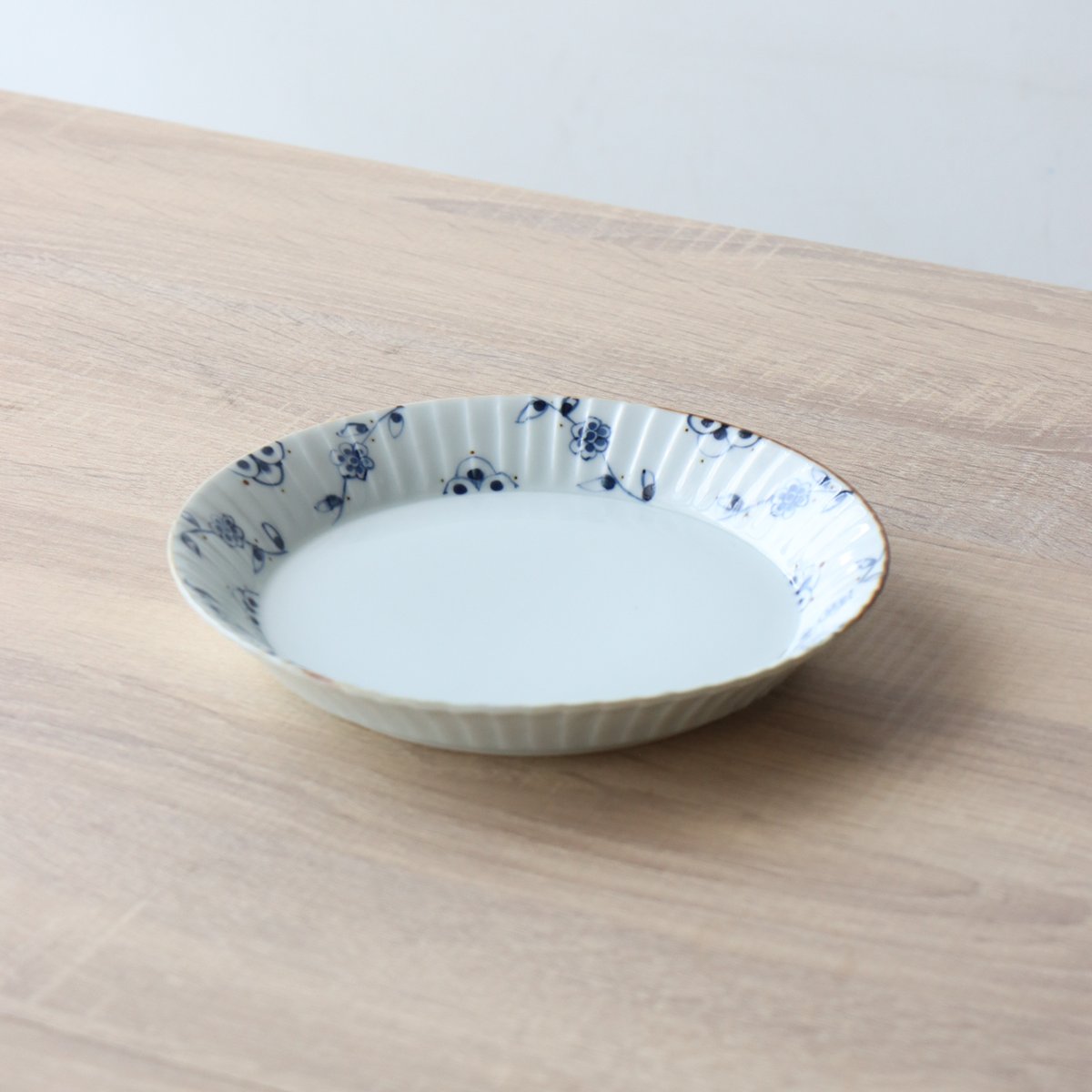 つる花唐草渕彫皿 20cmプレート | 和食器通販 有田焼 山忠｜おしゃれで