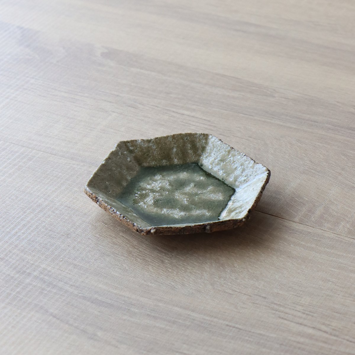 イラボ釉六角小皿 | 和食器通販 有田焼 山忠｜おしゃれでモダンな和