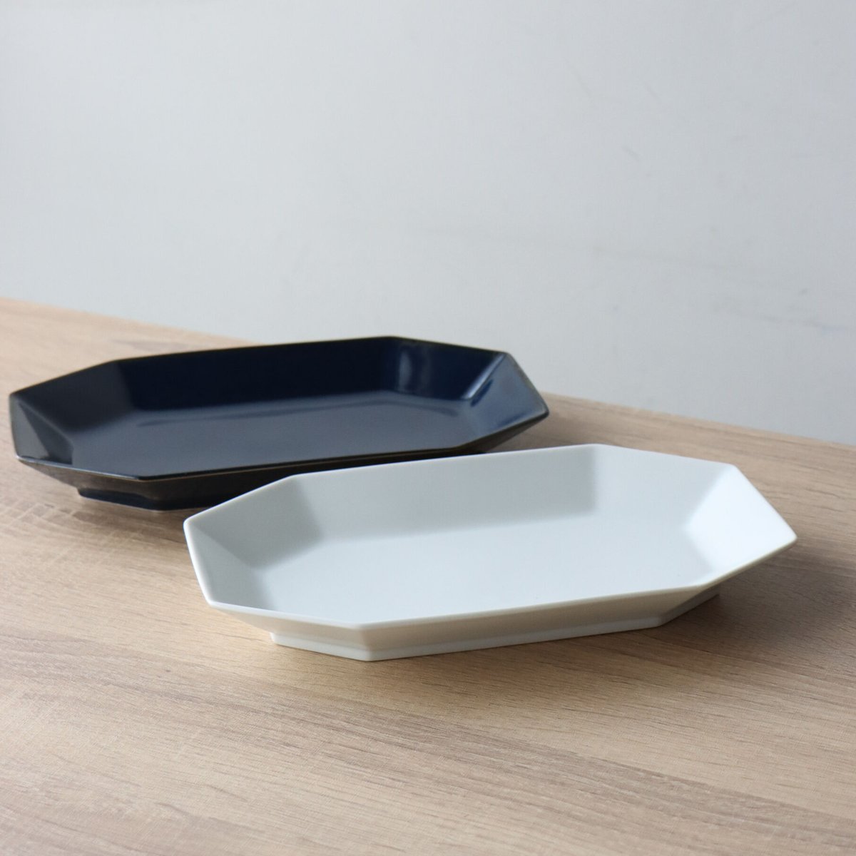 八角長角プレート ネイビー / 白マット | 和食器通販 有田焼 山忠