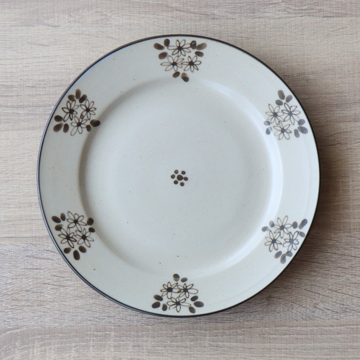 セピアフラワー リムプレート 18cm/24cm | 和食器通販 有田焼 山忠