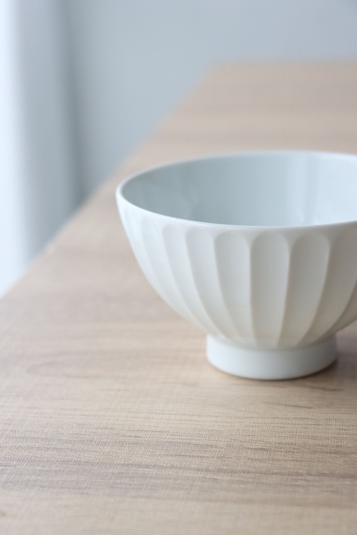 白磁手彫り 茶碗 うねり/草林/竹林 | 和食器通販 有田焼 山忠