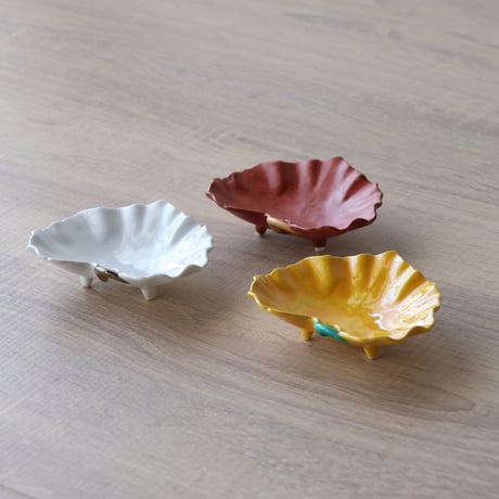 新品 有田焼 福泉窯 黄交趾 つわの葉型向付(小) 3個 新生活　お祝い 新品 有田焼 福泉窯 黄交趾 つわの葉型向付(小) 3個 新生活お祝い