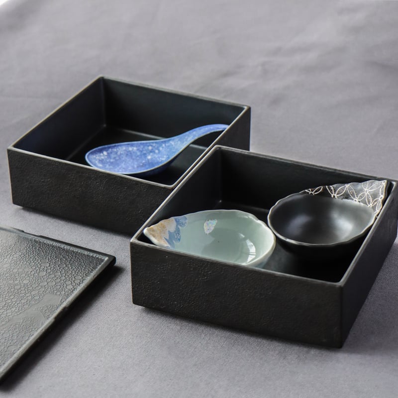 泡化粧 二段正角陶箱 白/黒 | 和食器通販 有田焼 山忠｜おしゃれ