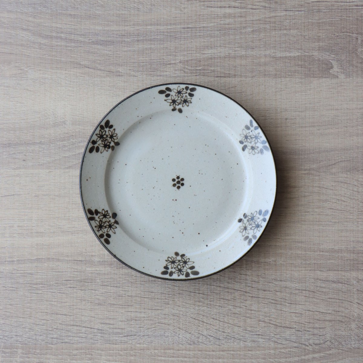 セピアフラワー リムプレート 18cm/24cm | 和食器通販 有田焼 山忠