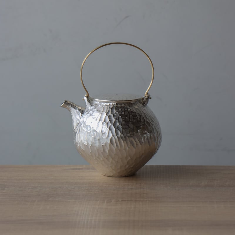 美品 未使用 村田森さん 安南手牡丹唐草茶碗 金襴手牡丹唐草ひわ色 飾皿 | 有田焼 深川製磁｜公式オンライン