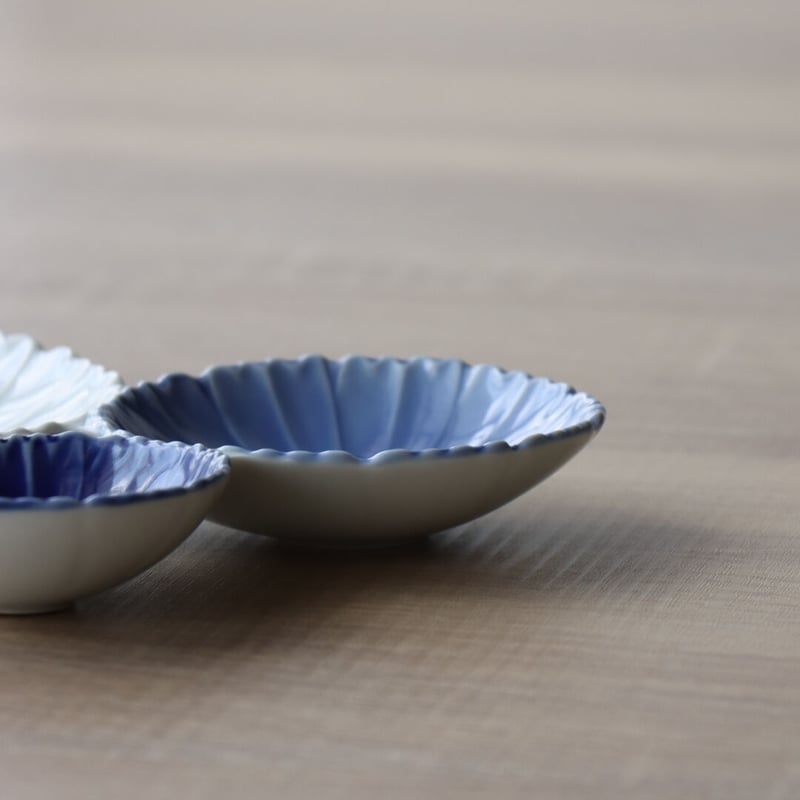 染濃淡花型 三種皿 S / M | 和食器通販 有田焼 山忠｜おしゃれでモダン