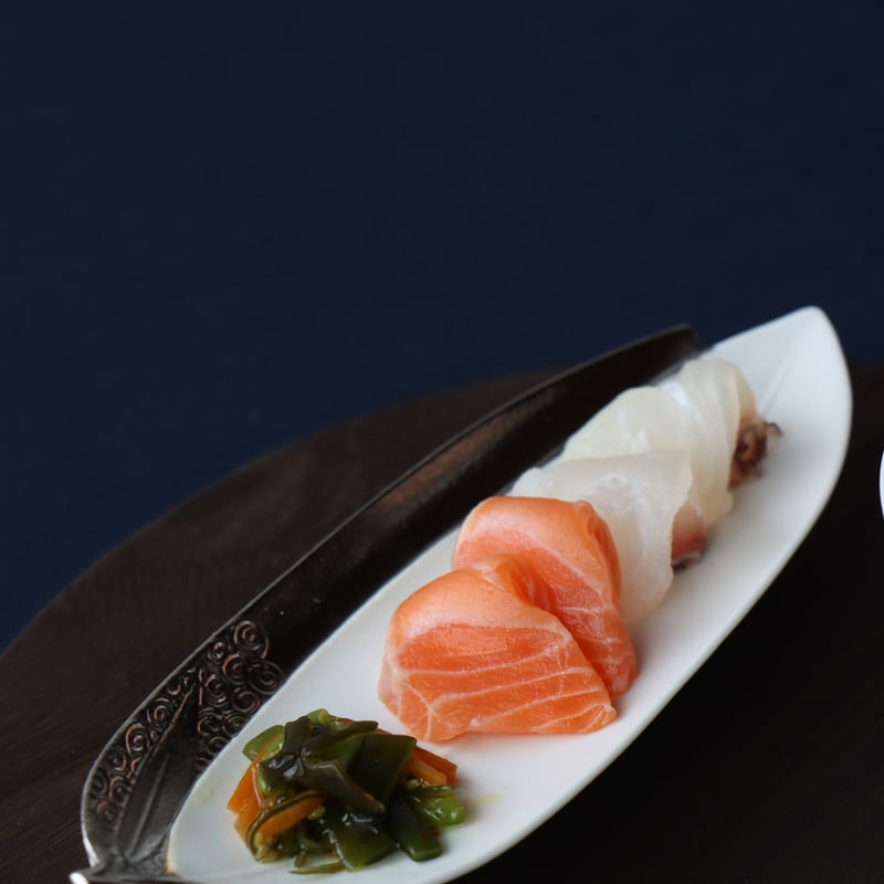 渦彫笹型付出皿 金彩 / プラチナ | 和食器通販 有田焼 山忠