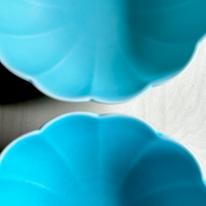 トルコブルー 蓮型小鉢 | 和食器通販 有田焼 山忠｜おしゃれでモダンな