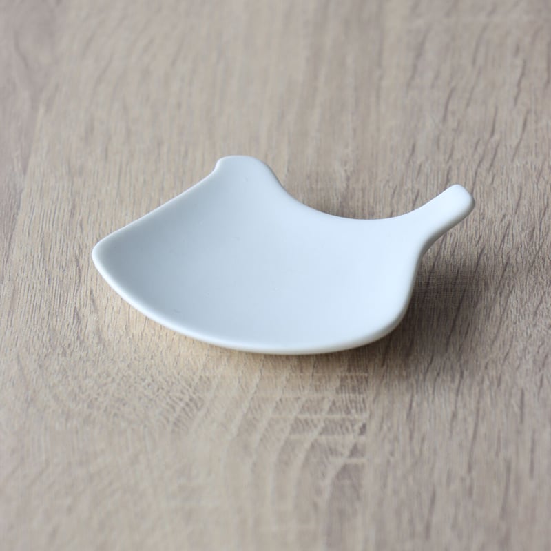 yumiko iihoshi porcelain tori plate white ／ イイホ