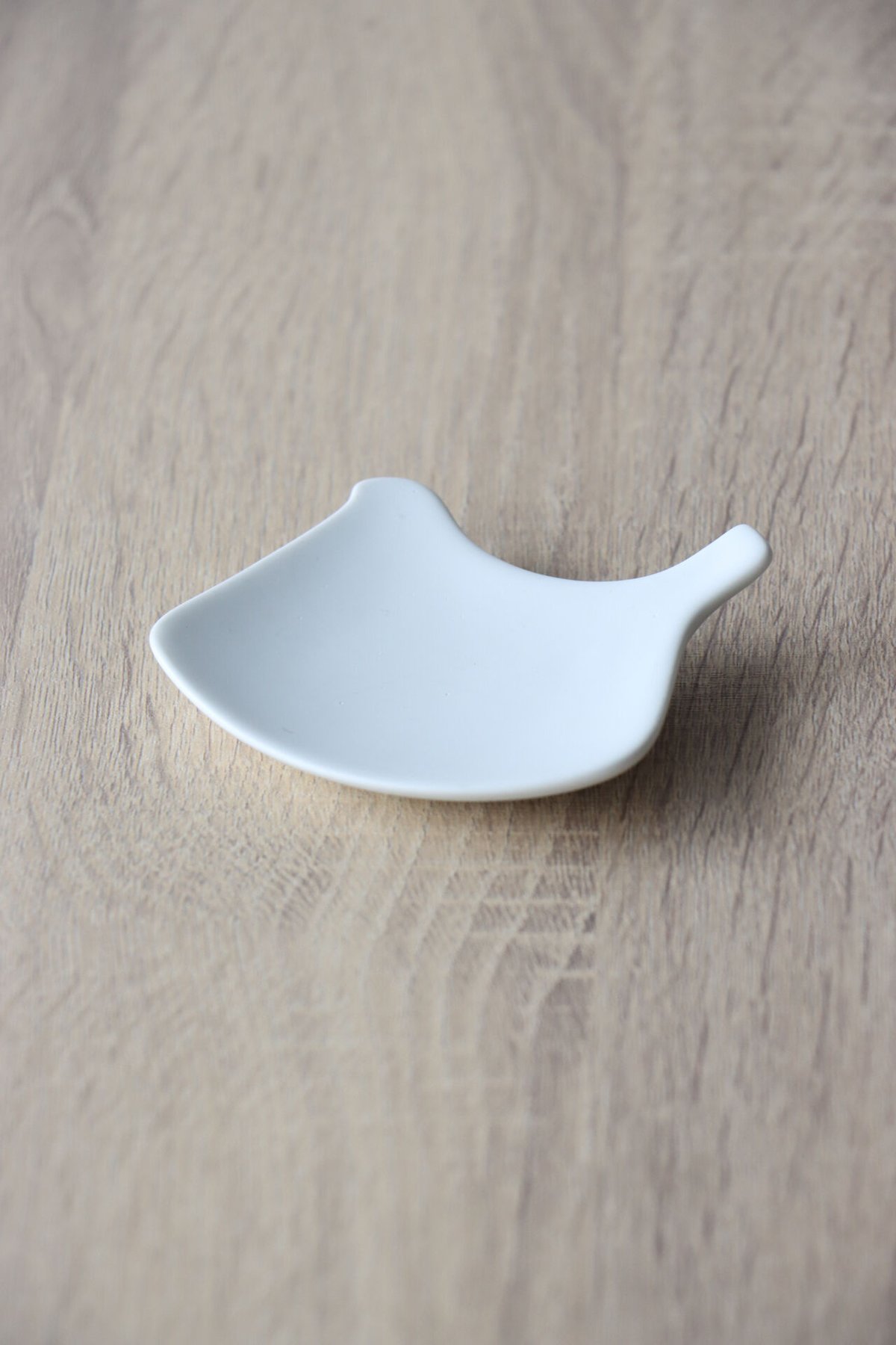 yumiko iihoshi porcelain tori plate white ／ イイホ