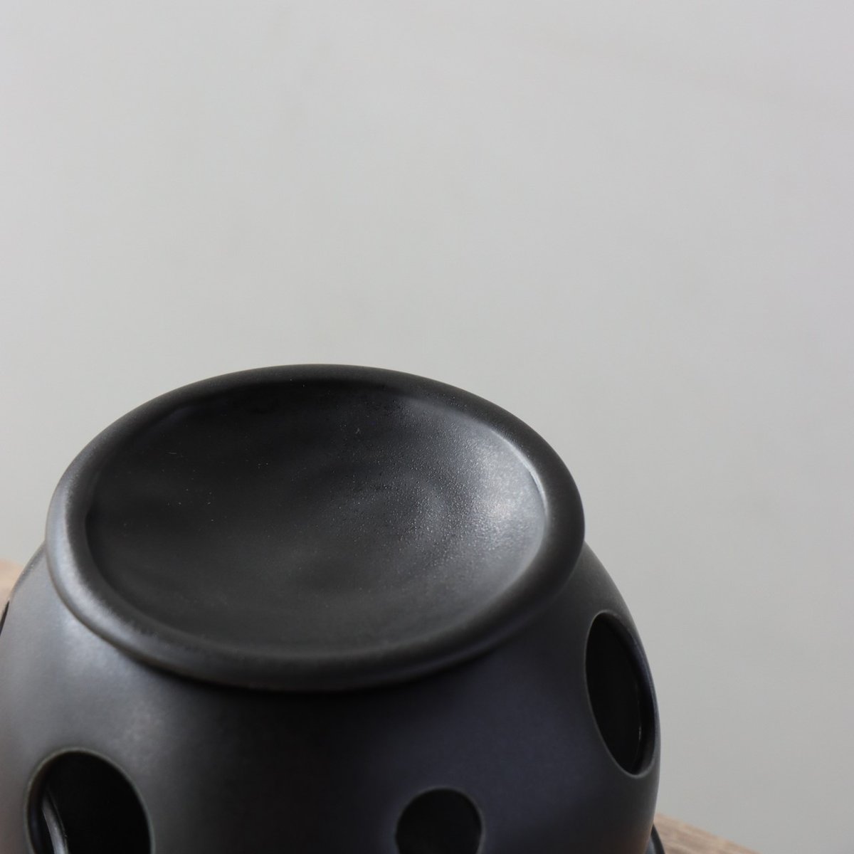 茶香炉 マットブラック/ホワイト | 和食器通販 有田焼 山忠｜おしゃれ