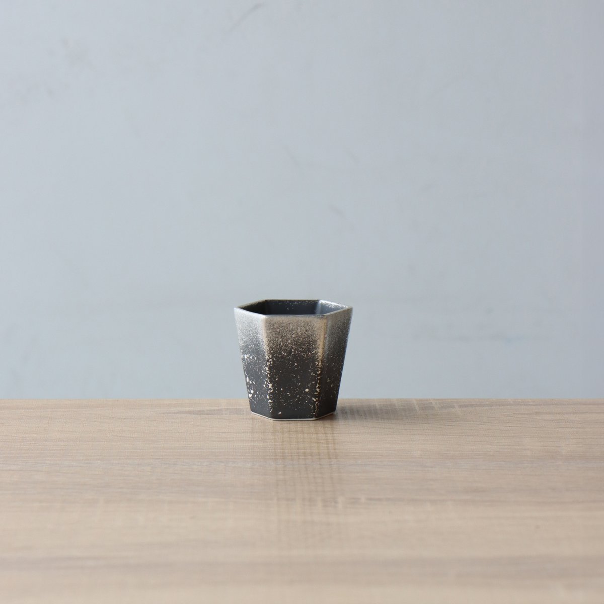 黒マット銀化粧 六角片口酒器 / 酒盃 | 和食器通販 有田焼 山忠
