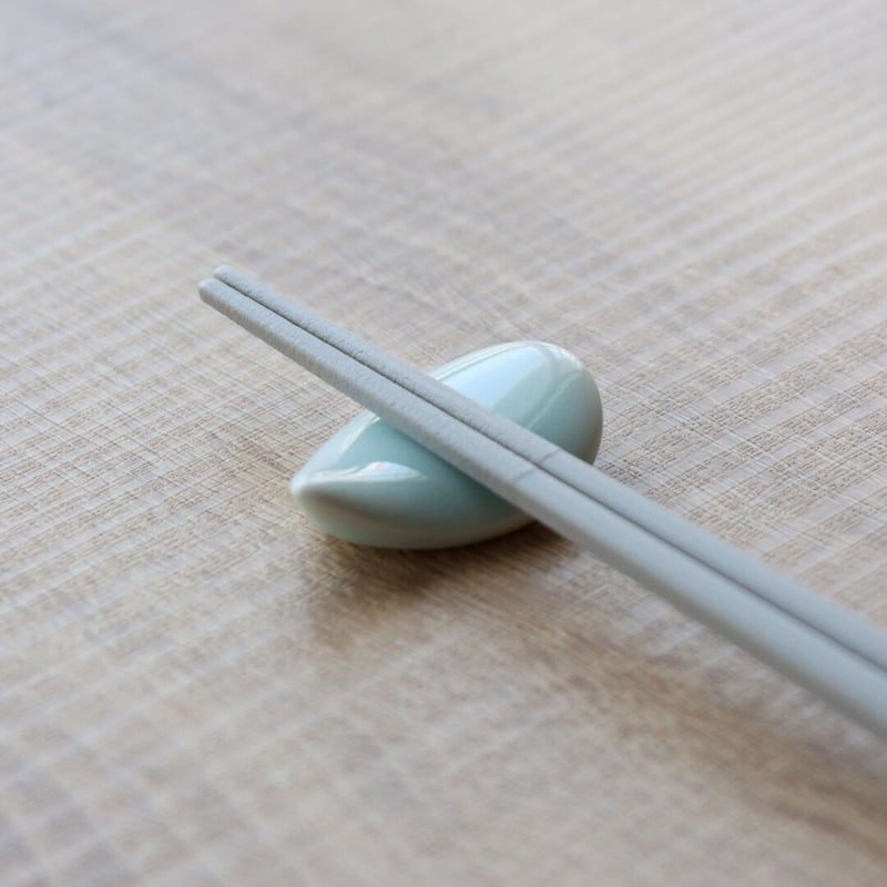 箸置き 雫 | 和食器通販 有田焼 山忠｜おしゃれでモダンな和食器を全国配送