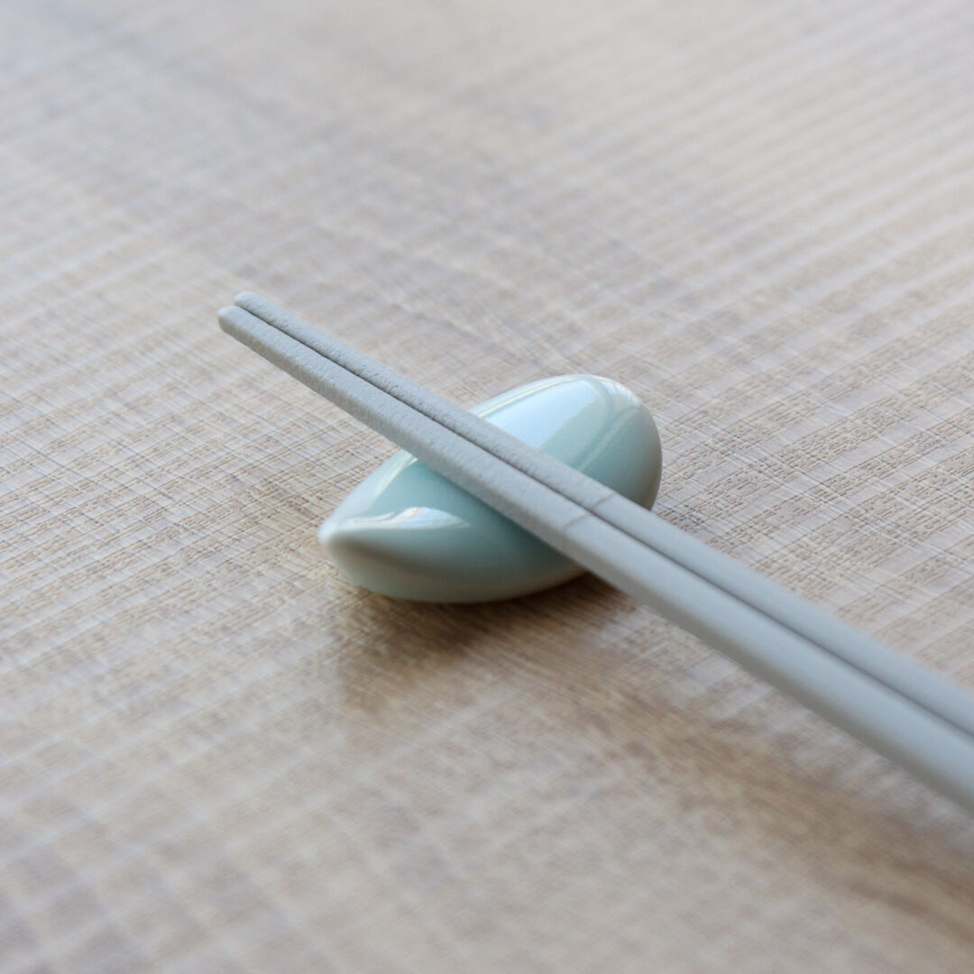 箸置き 雫 | 和食器通販 有田焼 山忠｜おしゃれでモダンな和食器を全国配送