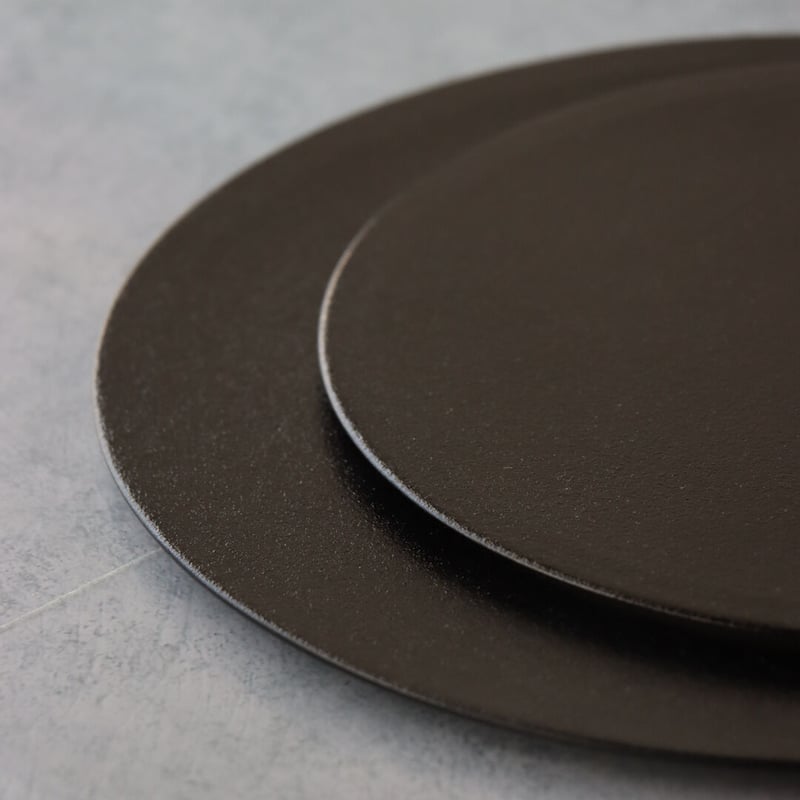 フラットプレート 墨黒/銀朱 | 和食器通販 有田焼 山忠｜おしゃれで