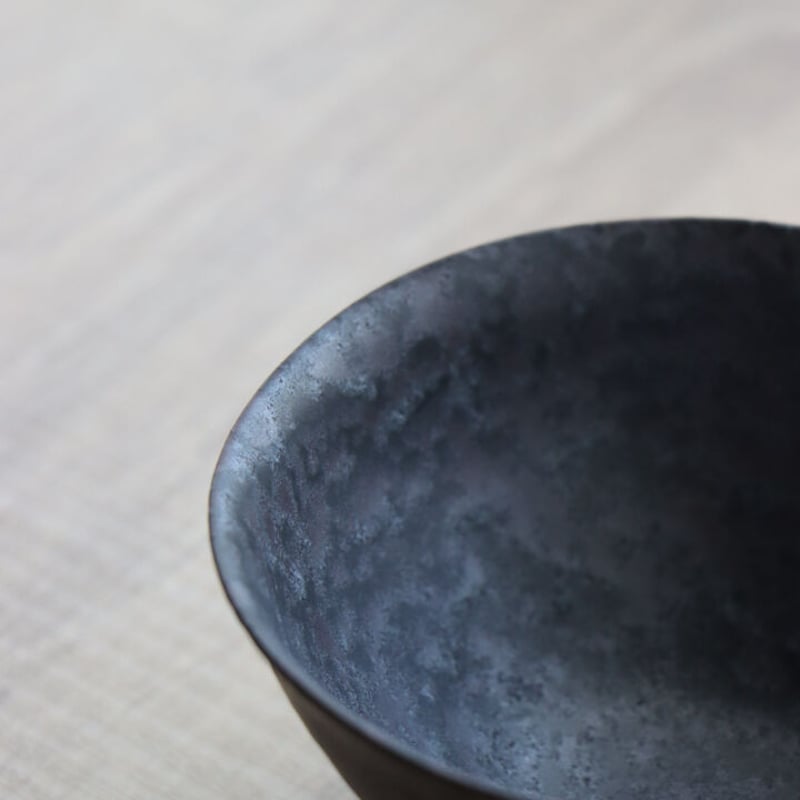 有田焼 黒サビ絞り茶碗 | 和食器通販 有田焼 山忠｜おしゃれでモダンな