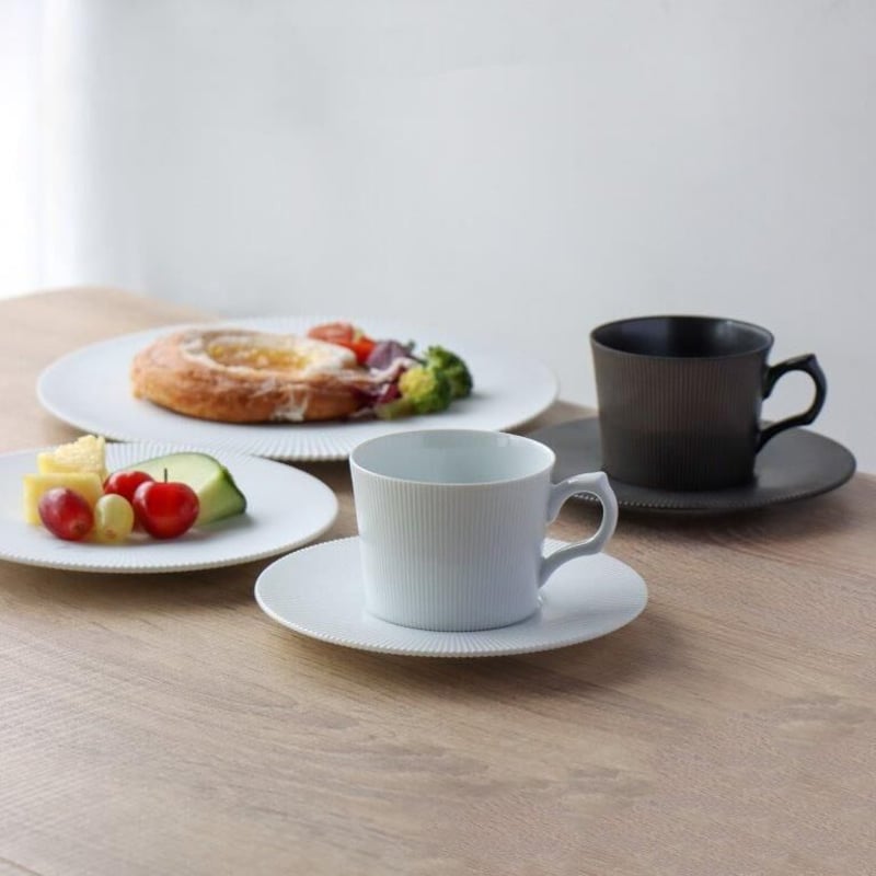 白磁ブラスト 鎬プレート | 和食器通販 有田焼 山忠｜おしゃれでモダン