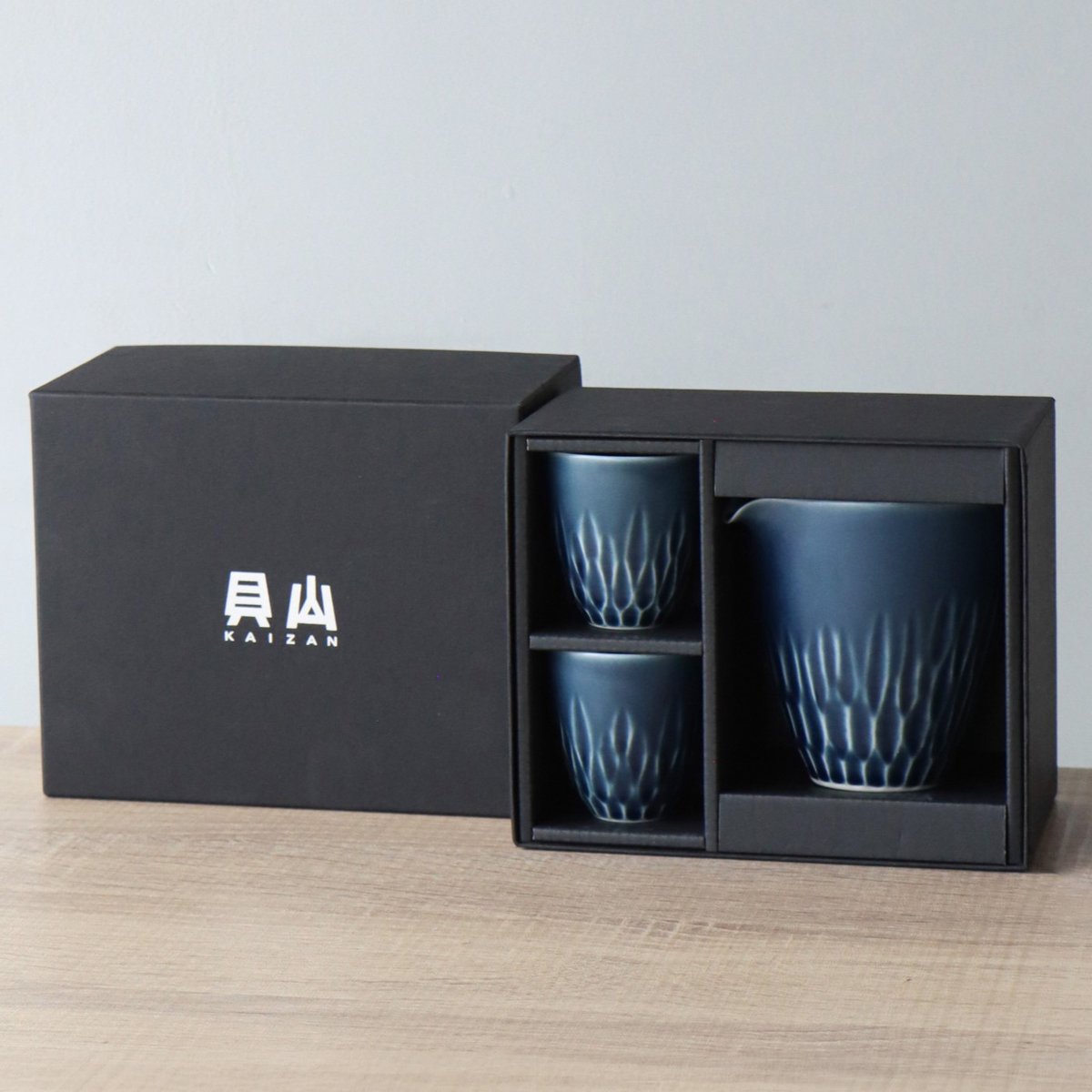 ギフトBOX付】有田焼 貝山窯 花彫酒器セット | 和食器通販 有田焼 山忠