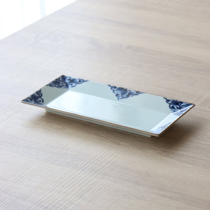 古染唐草 長角皿 M | 和食器通販 有田焼 山忠｜おしゃれでモダンな和