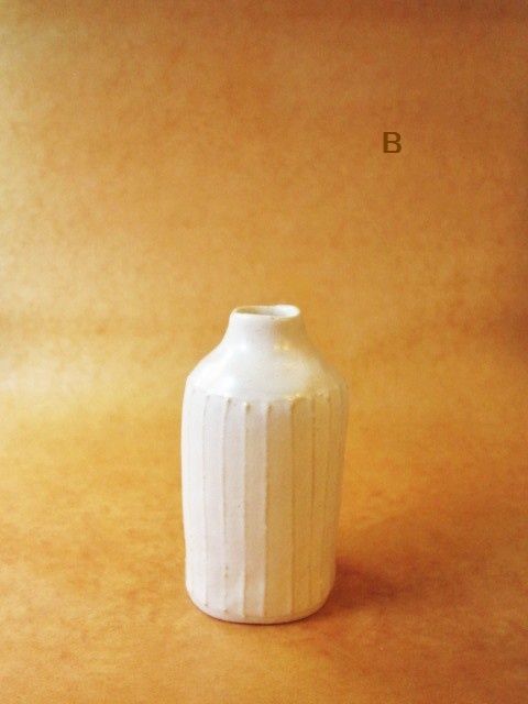 一輪挿し アンティークボトル型 白マット | うつわ と ざっか 器人器人