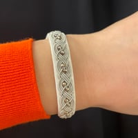 WHITE MB限定　ねじりつぶつぶブレス