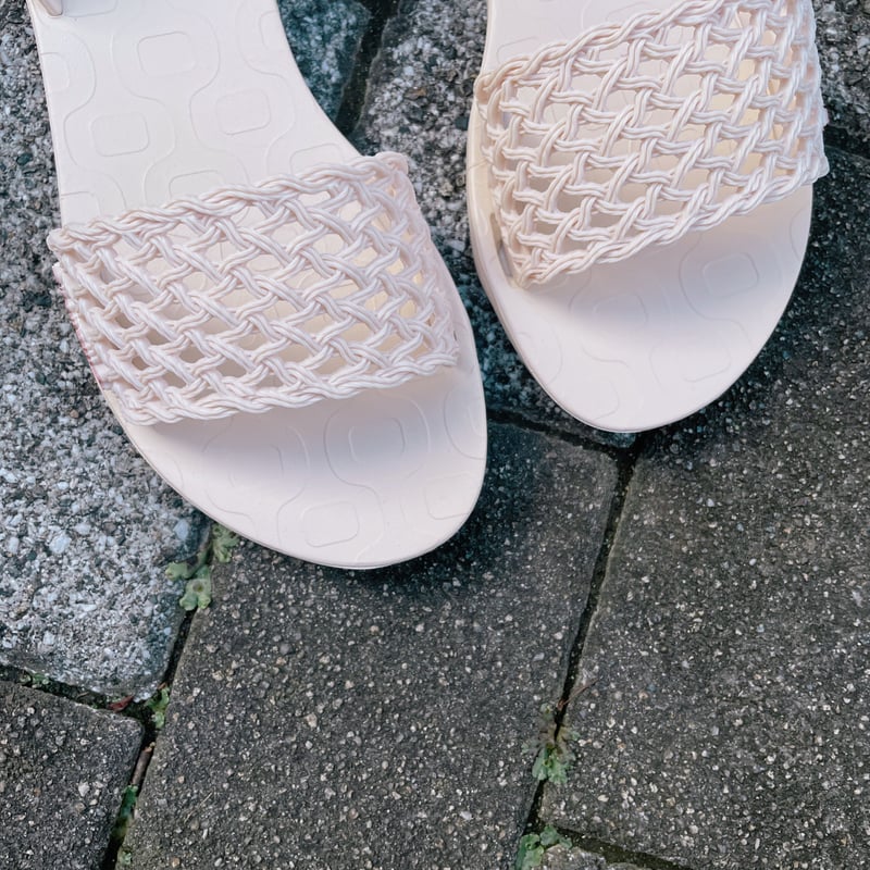 かねまつ　ホワイトメッシュ編みスリングバックサンダル SHOES CONCIERGE｜BEAUTILITY 2024 SPRING SUMMER COLECTION Vol