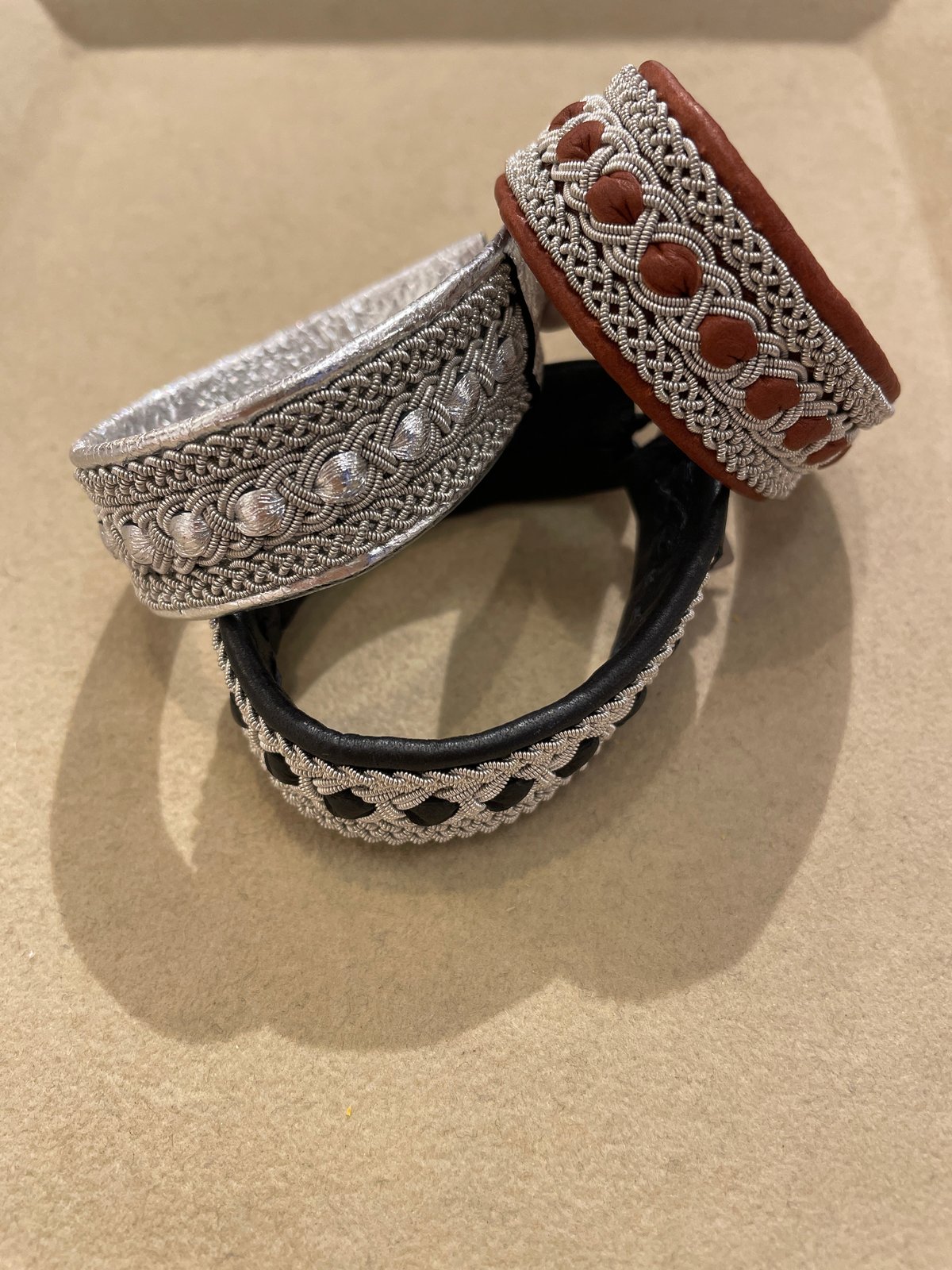 MB20周年別注 YOHEI NOGUCHI Duodje センターレザー編み太バングル |