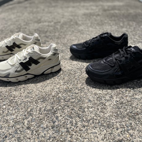 KARHU NEW ハイテクレトロモードスニーカー
