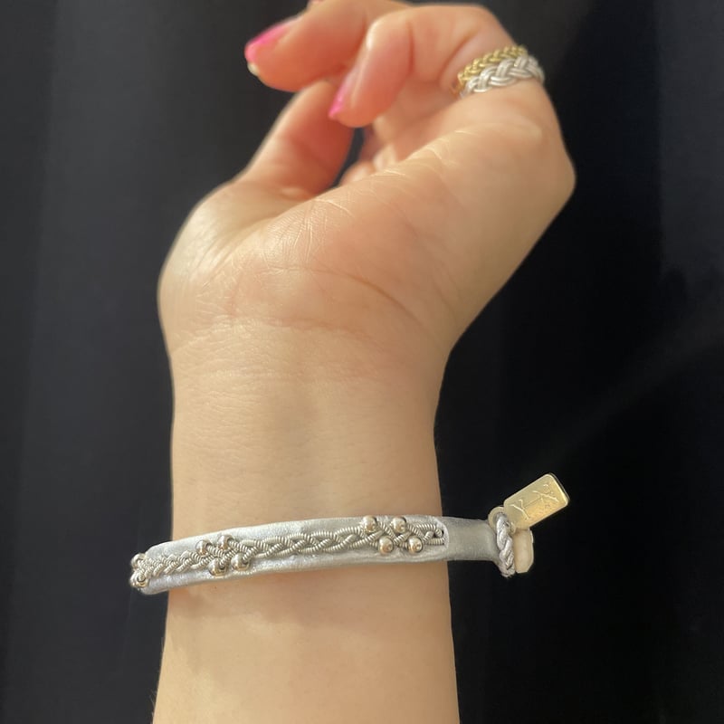 ▼YOHEI NOGUCHI レザー　ブレスレット　箱付き　美品 YOHEI NOGUCHI】幸せをもたらす！？サーミブレスレット | LEE