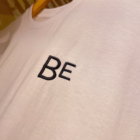 PARIS BERLIN 刺繍Tシャツ