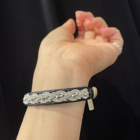 WHITE MB限定　ねじりつぶつぶブレス