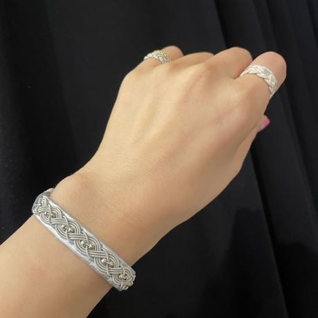 WHITE MB限定　ねじりつぶつぶブレス