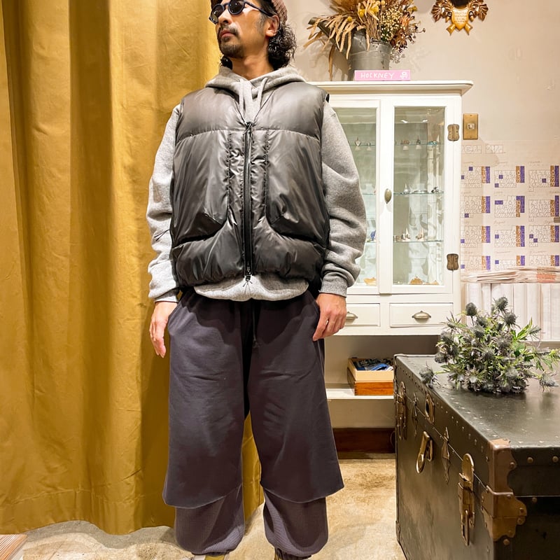 FEAT ダウンベスト　グレー FEAT Vネックダウンベスト | THE M.B