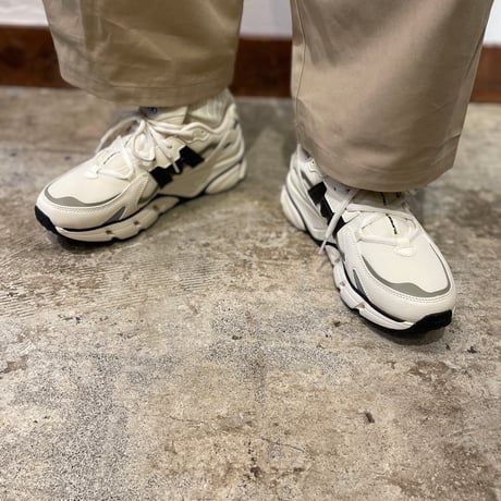 KARHU NEW ハイテクレトロモードスニーカー