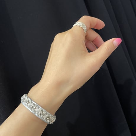 WHITE MB限定　ねじりつぶつぶブレス