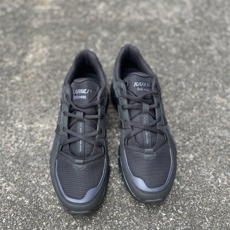 KARHU NEW ハイテクレトロモードスニーカー