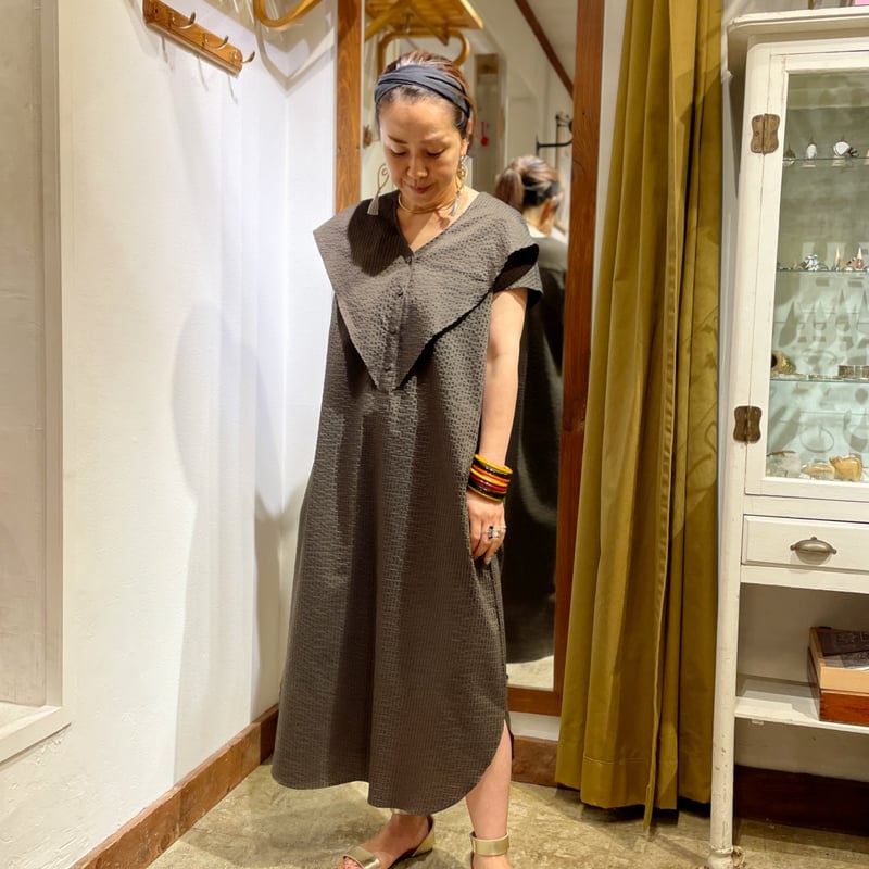 stella ciffon シアサッカーVラインフリルワンピース | THE M.B