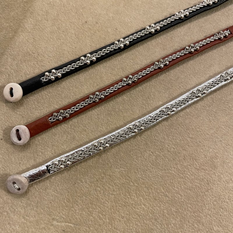 もにか　　yohei noguchi レザーブレスレット YOHEI NOGUCHI MB別注レザー ト4つぶ細ブレス | THE M.B