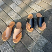 オープンレザーアシンメトリーサンダル