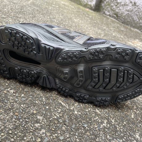 KARHU NEW ハイテクレトロモードスニーカー
