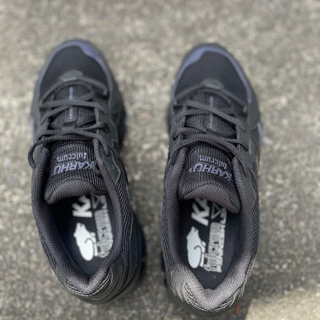 KARHU NEW ハイテクレトロモードスニーカー