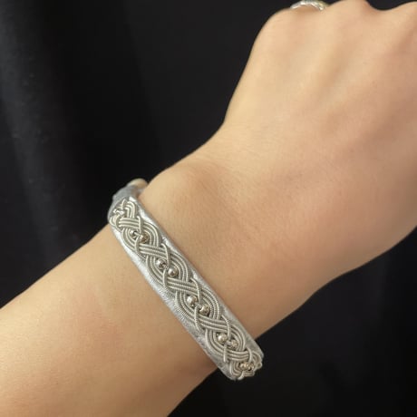 WHITE MB限定　ねじりつぶつぶブレス