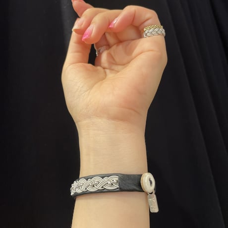 WHITE MB限定　ねじりつぶつぶブレス