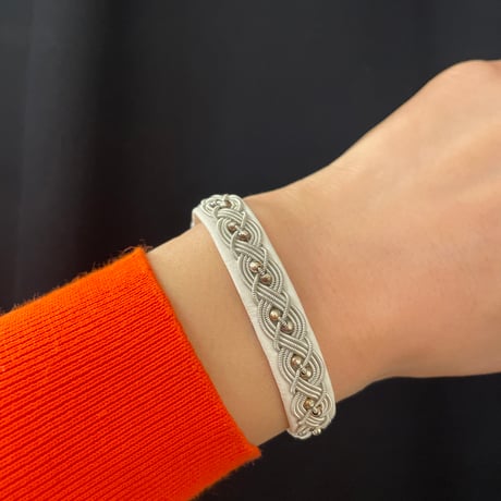 WHITE MB限定　ねじりつぶつぶブレス